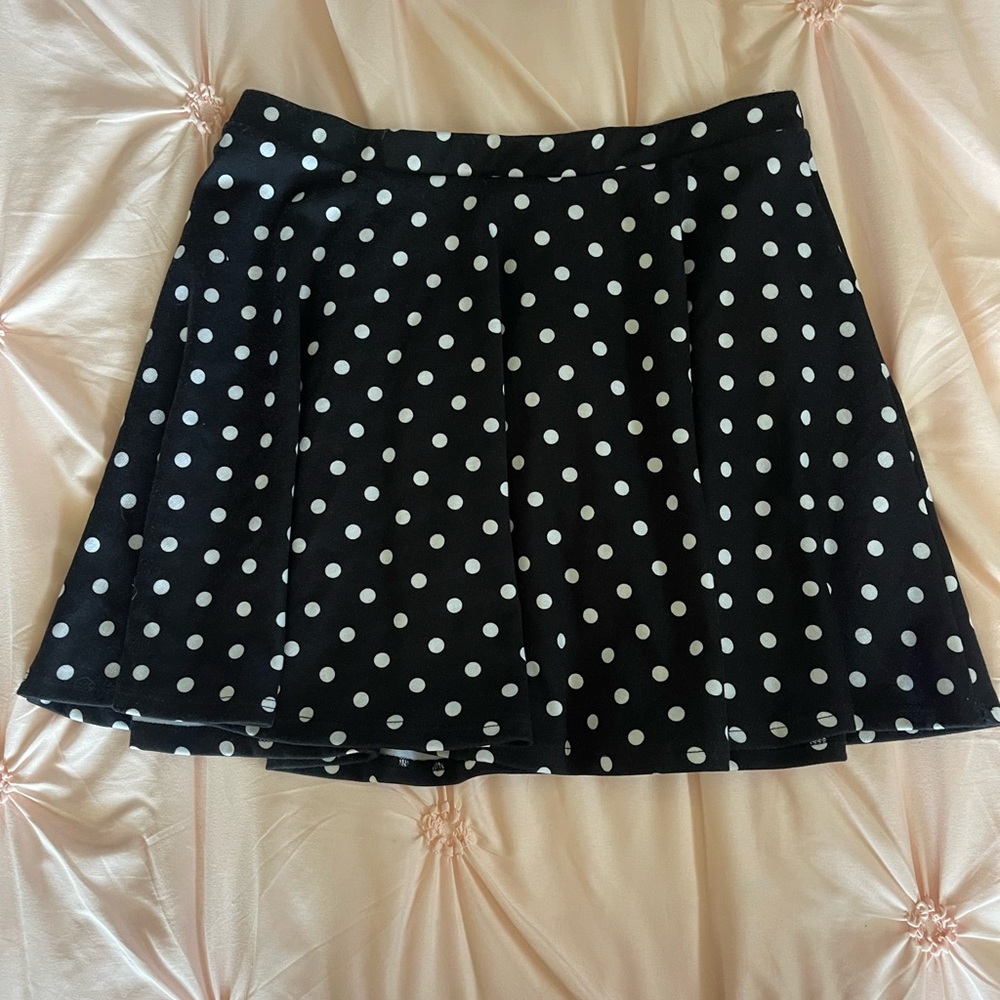 Wet seal black-and-white polkadot skirt